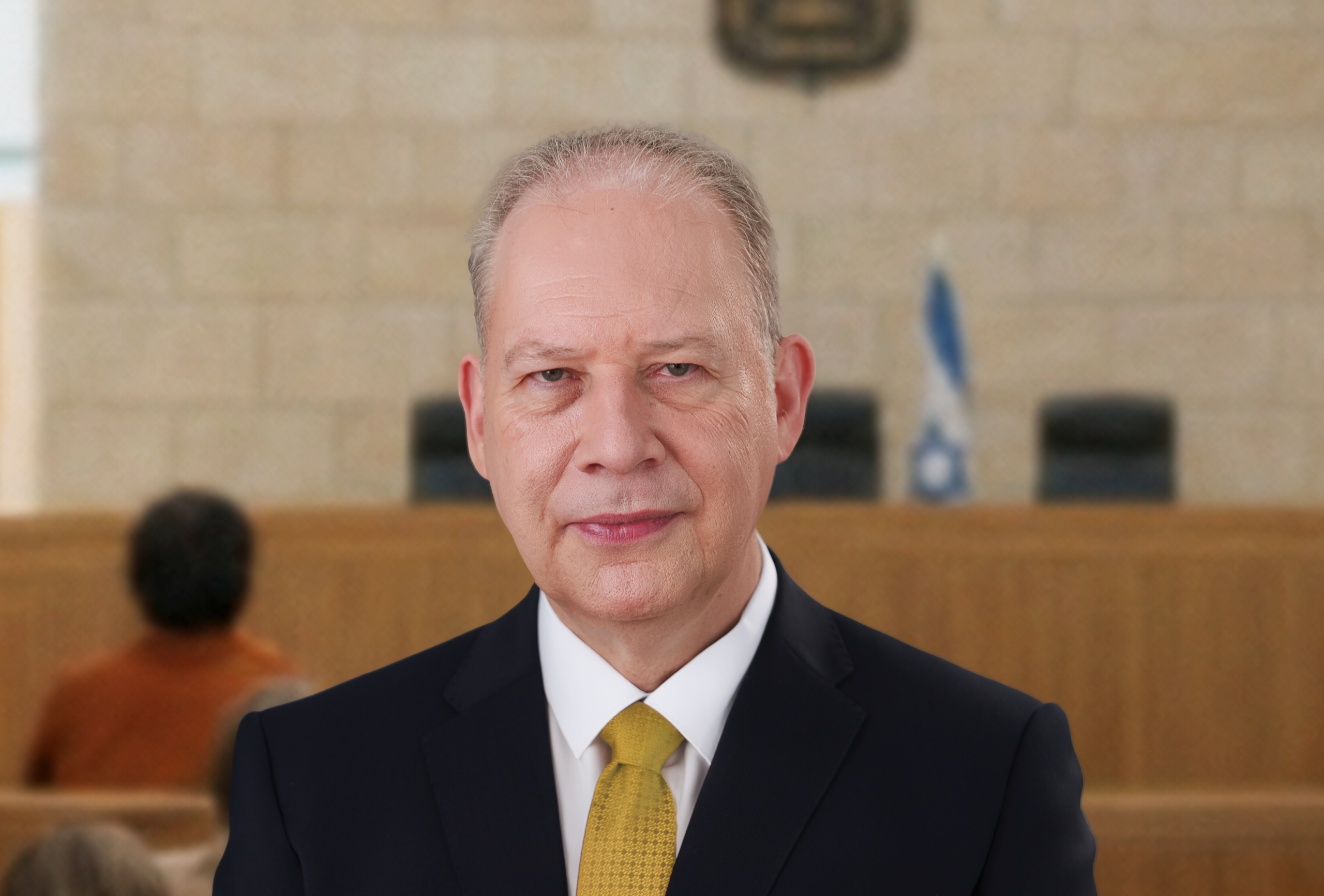 עו״ד אילן בומבך - תמונת פרופיל 3 (עניבה צהובה)